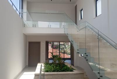 5 Bed Townhouse with En Suite in Brookside - 3