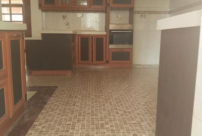 4 Bed Apartment with En Suite in Lavington - 2