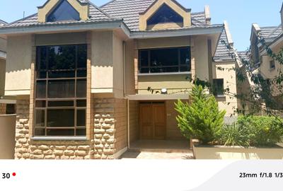 6 Bed Townhouse with En Suite in Lavington