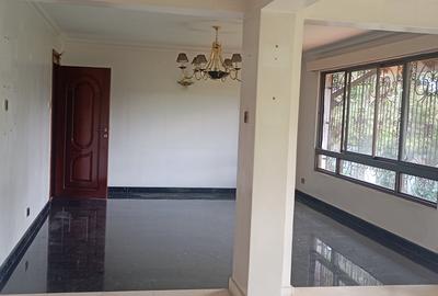 6 Bed House with En Suite at Off Un Avenue - 3