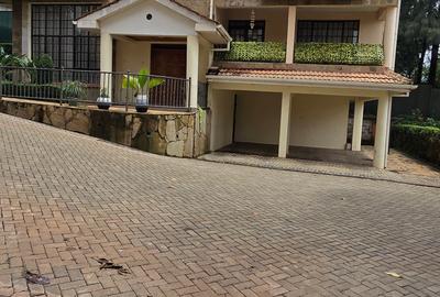 5 Bed Townhouse with En Suite at Off Convent Drive - 4