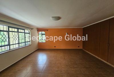 4 Bed House with En Suite in Runda