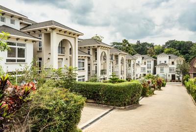 5 Bed Townhouse with En Suite at Lavington Green