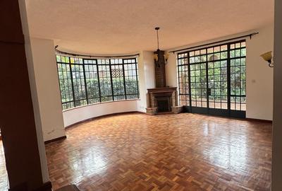 5 Bed Townhouse with En Suite in Lavington - 3