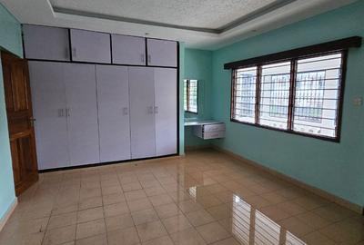 4 Bed House with En Suite at Hs99