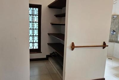 Furnished 2 Bed Apartment with En Suite at Ar174 - 3