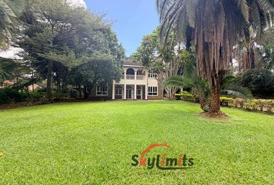 4 Bed House with En Suite in Hill View - 2