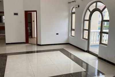 4 Bed Villa with En Suite in Garden Estate