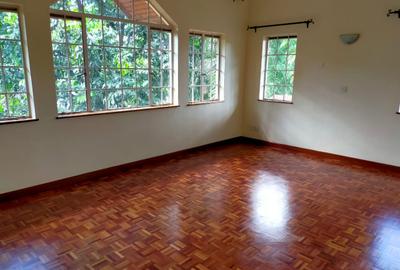 5 Bed House with En Suite in Rosslyn - 4