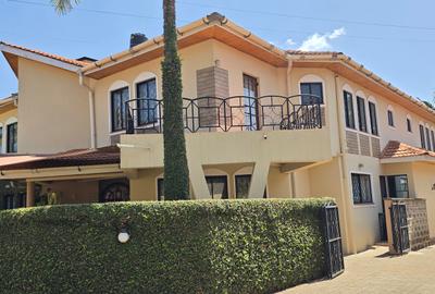 5 Bed Townhouse with En Suite at Lavington Green - 3