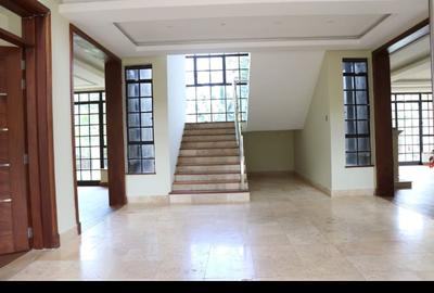 5 Bed Townhouse with En Suite in Runda - 3