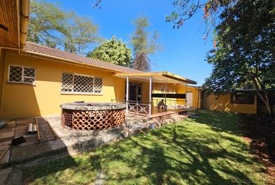 Commercial Property with Parking in Lavington