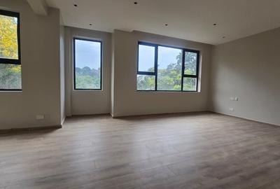 5 Bed House with En Suite in Lavington - 3