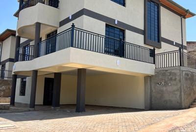 5 Bed Villa with En Suite in Ruaka