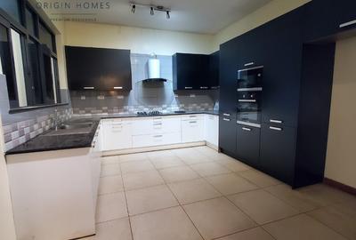 3 Bed Apartment with En Suite at Parklands - 4