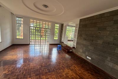 4 Bed Villa with En Suite in Rosslyn - 2