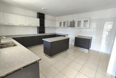 3 Bed Apartment with En Suite in Brookside