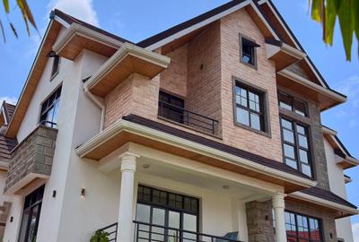 6 Bed House with En Suite at Membley Estate - 2