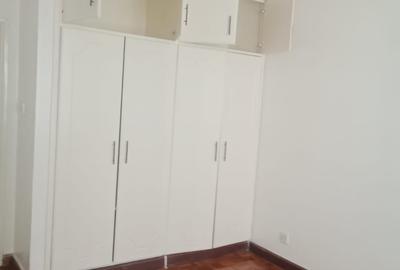3 Bed Apartment with En Suite in Kilimani - 4