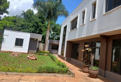 5 Bed House with En Suite in Runda - 2