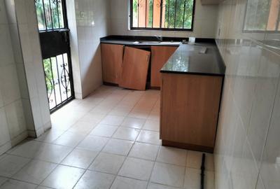 5 Bed Townhouse with En Suite in Westlands Area