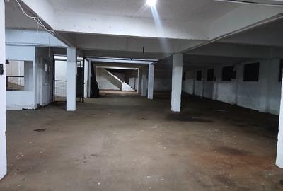 4,998 ft² Warehouse with Parking in Industrial Area - 2