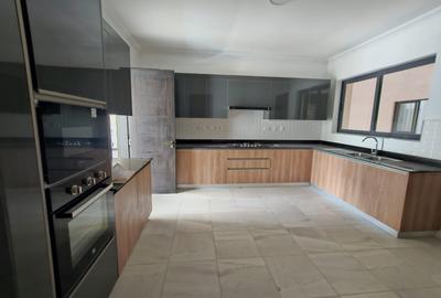 5 Bed Apartment with En Suite in Kileleshwa