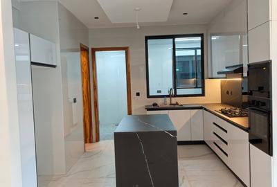 2 Bed Apartment with En Suite at Peponi Road - 3