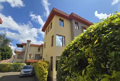 5 Bed Townhouse with En Suite in Lavington - 2