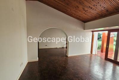 4 Bed House with En Suite in Rosslyn