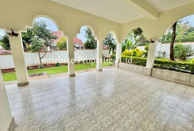 6 Bed House with En Suite at Runda