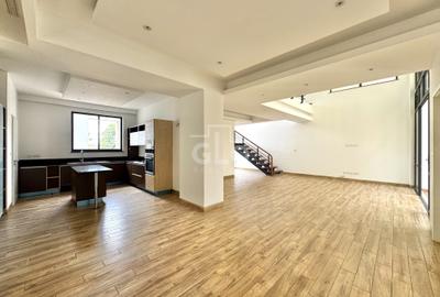 3 Bed Apartment with En Suite in Riverside