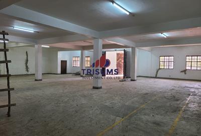 4,249 ft² Warehouse with Service Charge Included in Industrial Area - 2
