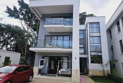 4 Bed House with En Suite in Lavington