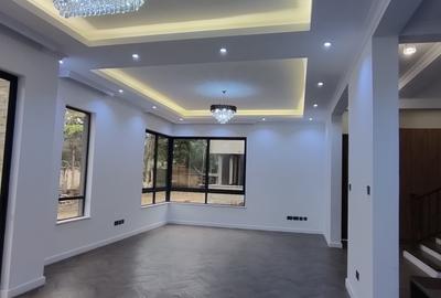 5 Bed Villa with En Suite in Lavington