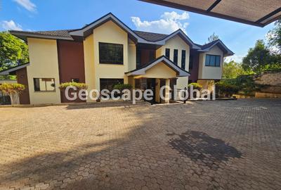 5 Bed House with En Suite in Runda