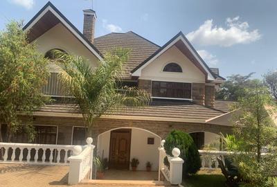 5 Bed House with En Suite in Runda