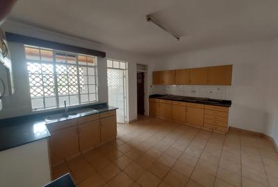 3 Bed Apartment with En Suite in Kileleshwa - 3