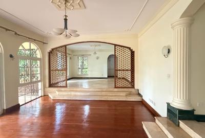 4 Bed Villa with En Suite in Lake View - 4