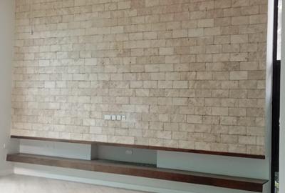 5 Bed Townhouse with En Suite in Lavington - 3