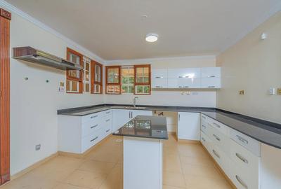4 Bed Townhouse with En Suite at Kyuna - 4
