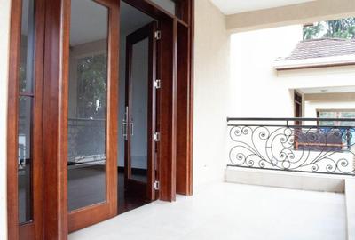 5 Bed House with En Suite in Lavington