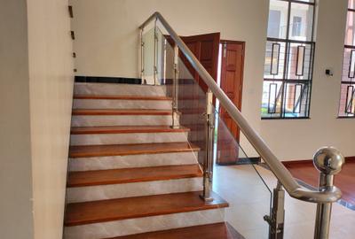 5 Bed Townhouse with En Suite in Lavington