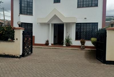 5 Bed Townhouse with En Suite in Kilimani