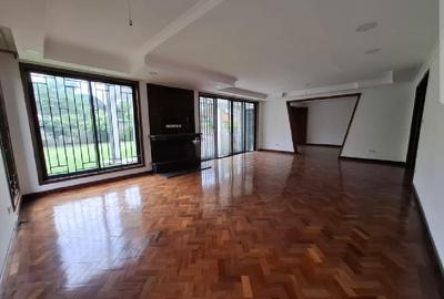 6 Bed Townhouse with En Suite in Lavington - 3