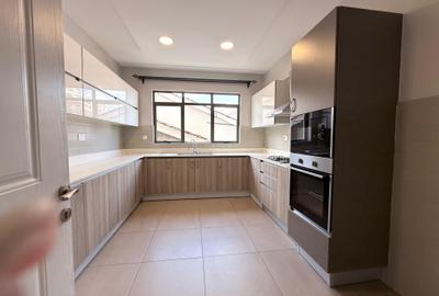 2 Bed Apartment with En Suite in Kilimani - 4