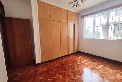 3 Bed Apartment with En Suite in Westlands Area - 2