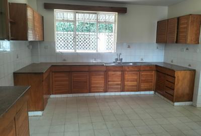 5 Bed House with En Suite in Kyuna