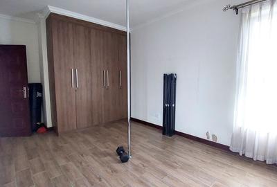 3 Bed Apartment with En Suite at City Park - 4