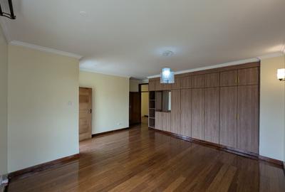 5 Bed Townhouse with En Suite in Lavington - 3